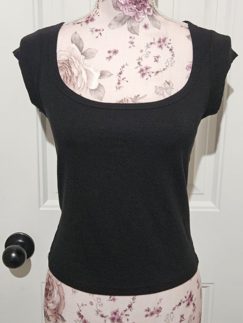 No boundaries women's Scoop Neck T-Shirt Top